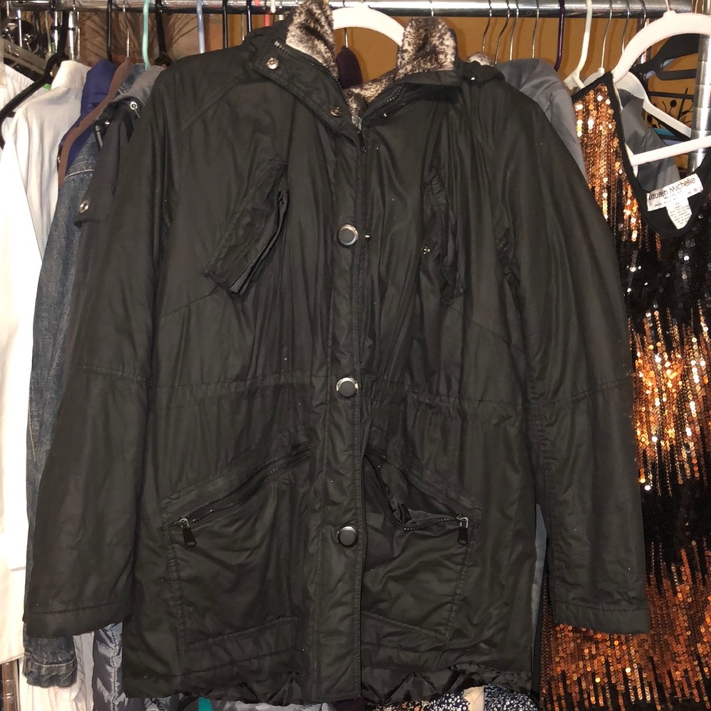 I’m selling a beautiful warm puffer jacket
